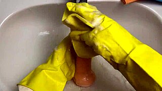 hot housewife washes dildo after her pussy