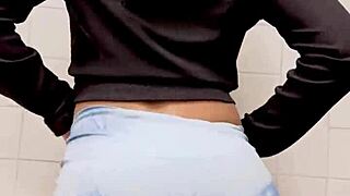 amiga me baila bien rico in the bathroom