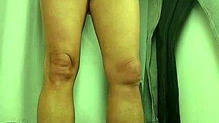 Branlette Dans Cabine Dessayage