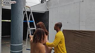 Oh, the bosses receive the visitor naked!