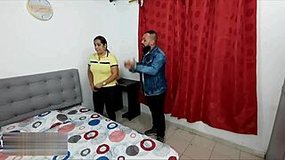 Llego a un trato con la directora del colegio de mi hijastro ayud�ndola con una rica cojida y quit�ndole las ganas de verga - porno en espa�ol