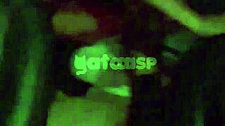 casada dá para o macho dentro do carro na rua enquanto corno dirige