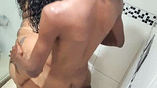 i caught her bathing and came on her ass 😍