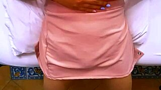 El Estudiante Invitó A La Madrastra A Su Habitación Y No Se Detuvieron En Caricias