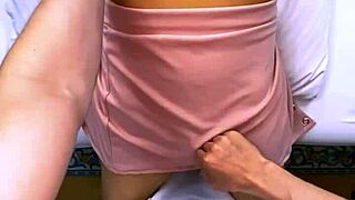 El Estudiante Invitó A La Madrastra A Su Habitación Y No Se Detuvieron En Caricias