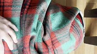 Shy neighbor performs cunnilingus under the blanket