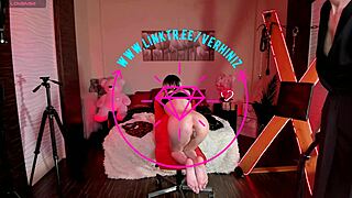 Cute ass spanked! Teasing ass and pussy fingering closeup!