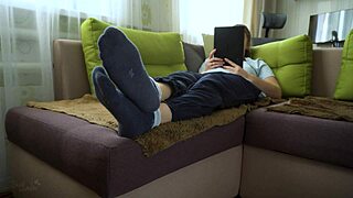 want to see this teen's bare soles?