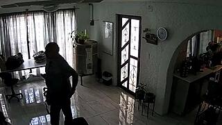 cogiendo con el viejito de mi exprofesor primero faje en la sala