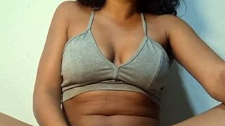 i masturbate alone with my little 18+ clitoral vibrator n i cum twice