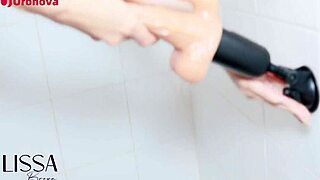 feeling the pneumatic gun toy