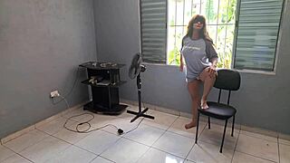 peguei meu vizinho me olhando e dei um show brincando com a minha buceta?