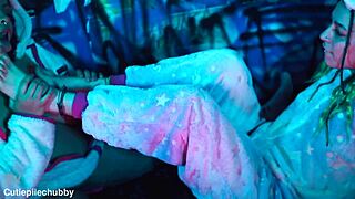 Bbw ebony lesbian worships petite tattooed girlfriend's feet