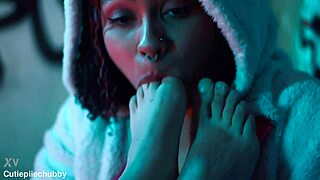 Bbw ebony lesbian worships petite tattooed girlfriend's feet