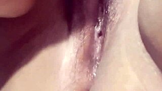 Que rico es lamer el coño de una madura!