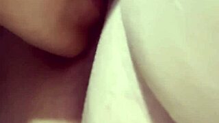 Que rico es lamer el coño de una madura!