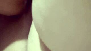 Que rico es lamer el coño de una madura!