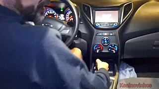 casada com fogo mostra bunda para o motorista de aplicativo tarado que acabam fudendo na rua em publico