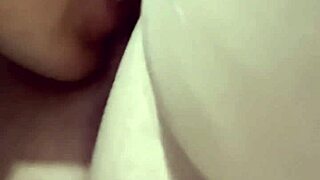 Que rico es lamer el coño de una madura!