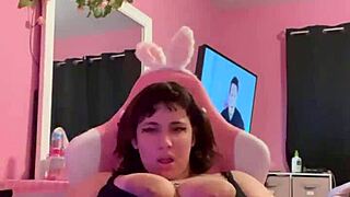 BBW Playing with Her Pussy in Homemade Solo Session