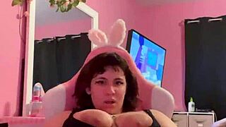 BBW Playing with Her Pussy in Homemade Solo Session