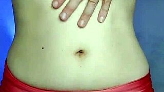 Fetiche De Ombligo Con La Entrenadora Del Gym