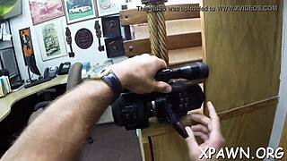 Hey, this glamorous amateur wants to become illustrious by having sex 😏