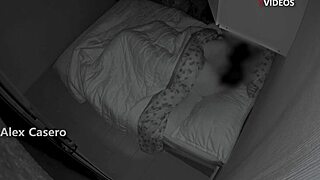 Calladito que nos van a escuchar voy al cuarto de mi hermanastra y terminamos follando