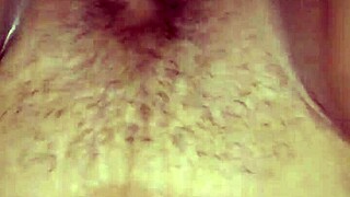 Encuentro a la Vecina Culona Masturb�ndose y Me Invita a Pasarla Rico