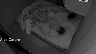 Calladito que nos van a escuchar voy al cuarto de mi hermanastra y terminamos follando