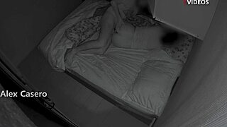 Calladito que nos van a escuchar voy al cuarto de mi hermanastra y terminamos follando