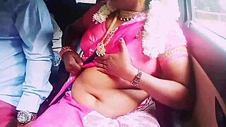 Indian Housewife In Saree Has Car Sex With Boyfriend While Cheating