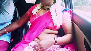 Indian Housewife In Saree Has Car Sex With Boyfriend While Cheating