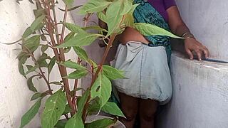 Priyanka Aunty Delivers Super Blowjob
