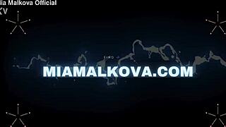 am i flexible enough for your favorite position? 😏💪 check out my big ass and tits