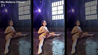 am i flexible enough for your favorite position? 😏💪 check out my big ass and tits