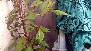 Priyanka Aunty Delivers Super Blowjob