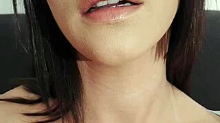 A hot brunette mineira will seduce you