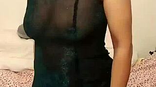 hermosa colombina gets fucked by a huge cock in this casual homemade scene