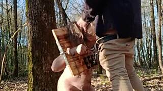 2025 04 08 Esclave F Soumise En Carcan Et Uro