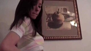 brookeskye rubs tight pussy