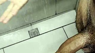 Masturbándome En El Baño Del Gym - Parte 2