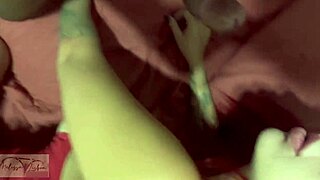 pedi um lanche e o entregador do ifood fez um lanchinho tambem comeu minha buceta e gozou na minha boca