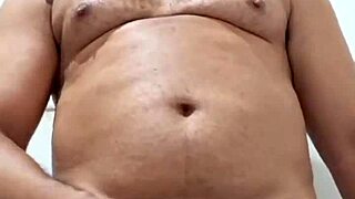 yuri ga�cho - brazilian bear amateur handjob and big cumload