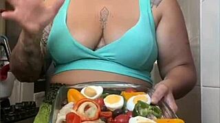 Girl In Tight Shorts Cracking Her Pussy During Flashing In Usa.