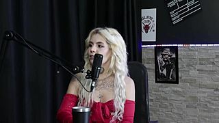 a gostosa da kyra sex mostra prolapso anal, exibindo buceta peitos e cu com bia hot na sheer red 😜