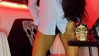 intense perreo dancing with karol g and alicia keys, first live show! masturbating on cam 😍