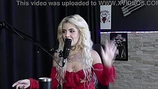 a gostosa da kyra sex mostra prolapso anal, exibindo buceta peitos e cu com bia hot na sheer red 😜