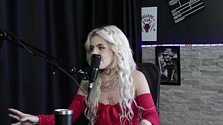 a gostosa da kyra sex mostra prolapso anal, exibindo buceta peitos e cu com bia hot na sheer red 😜