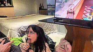 Ecstatic blowjob during Call of Duty 3 with Amberzinha